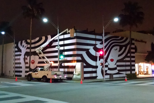 our install team worked through the night to complete this impressive retail barricade graphic install for Sephora