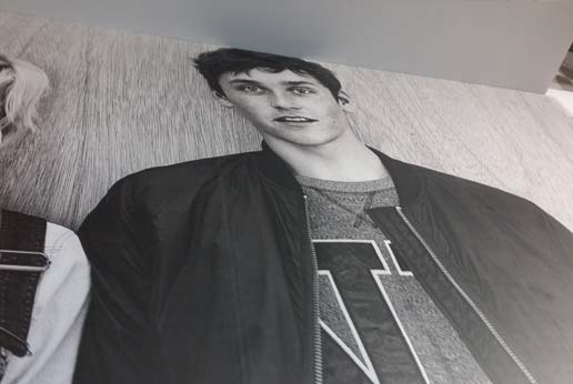h&m retail wall graphics