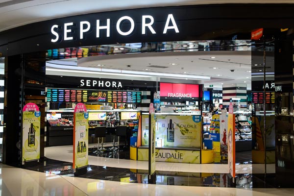sephora cosmetic retail graphics innovative advertising